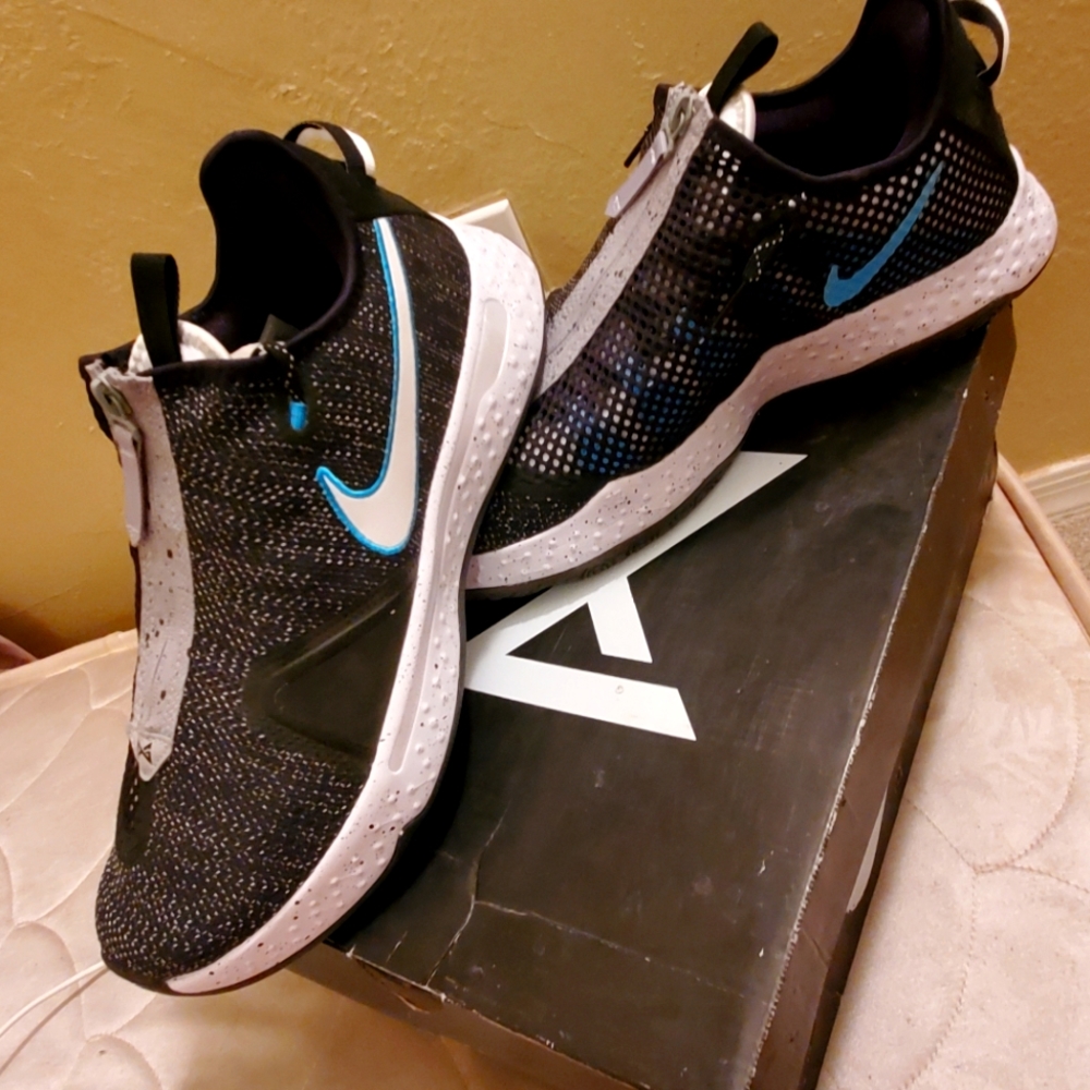 NIKE PG4 ATHLETIC SHOES